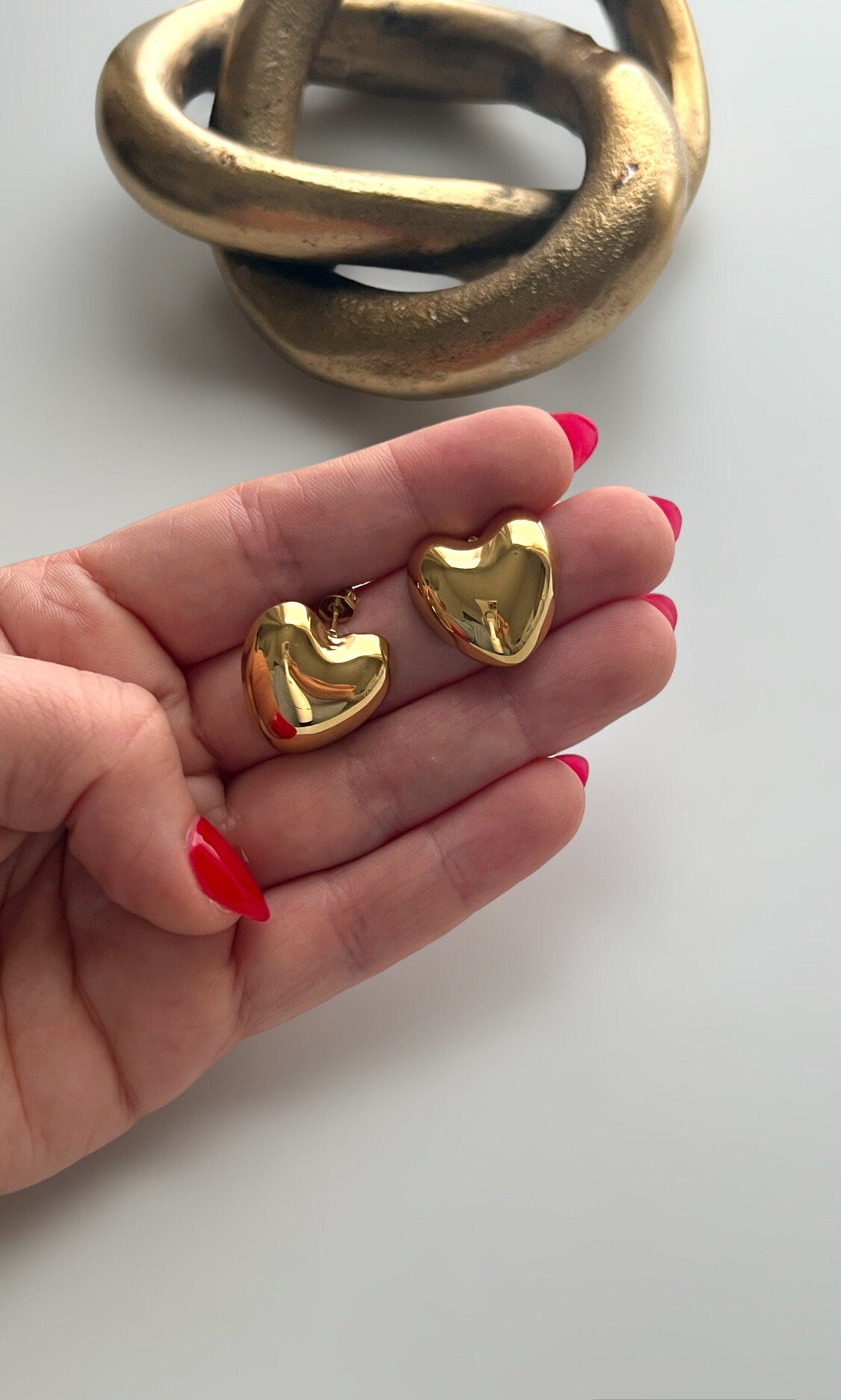 Pendientes con forma de corazón chapados en oro de 18 quilates de acero inoxidable